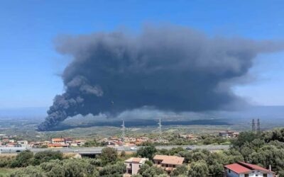 Incendio Poly2oiln a Palmi, Udicon Calabria: “Necessaria una bonifica dell’area per scongiurare qualsiasi rischio di contaminazione”